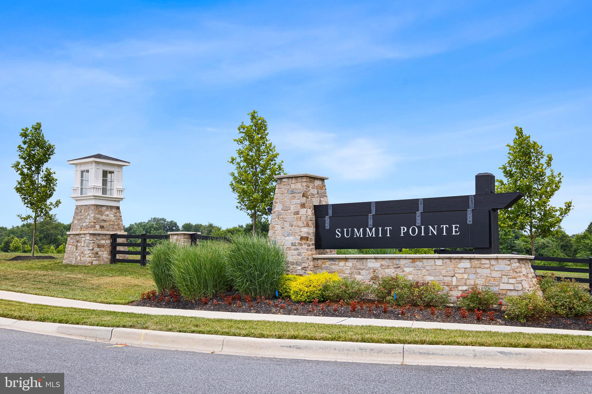 SUMMIT POINTE - Residential