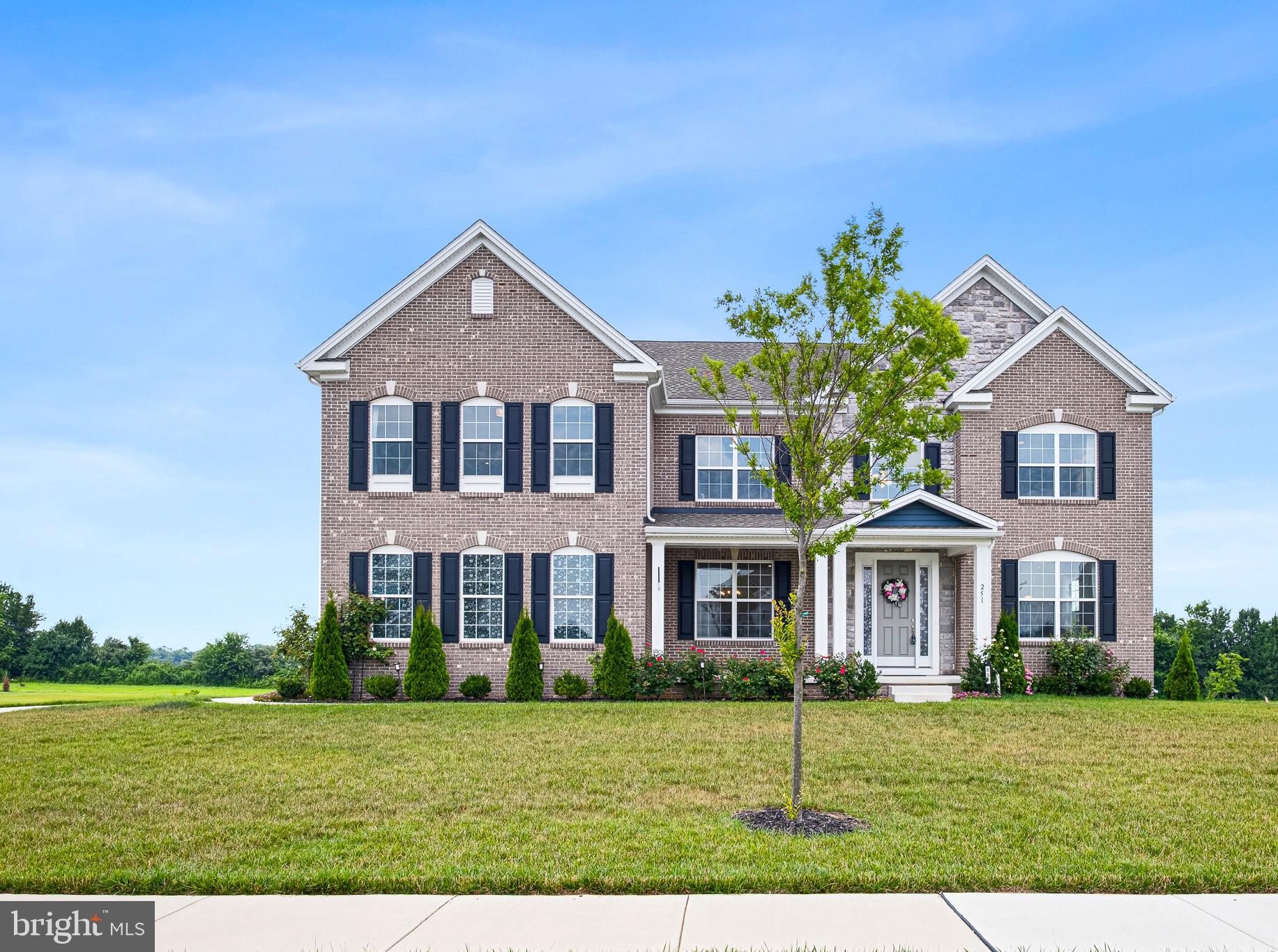 SUMMIT POINTE - Residential