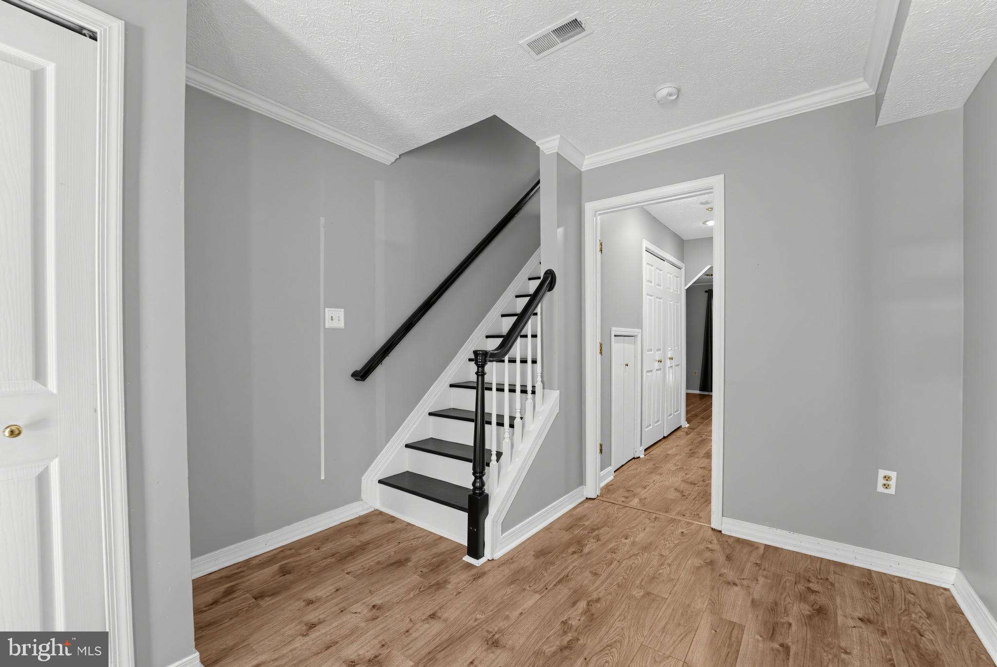 2504 SMOKETREE LANE