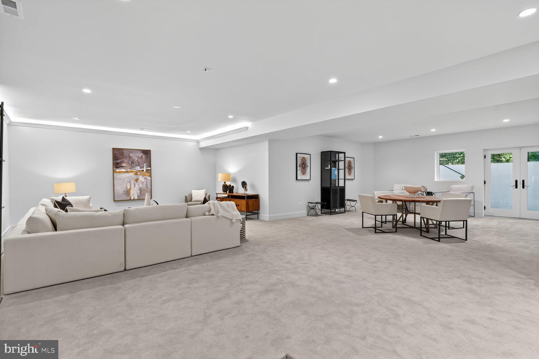 INGLESIDE - Residential