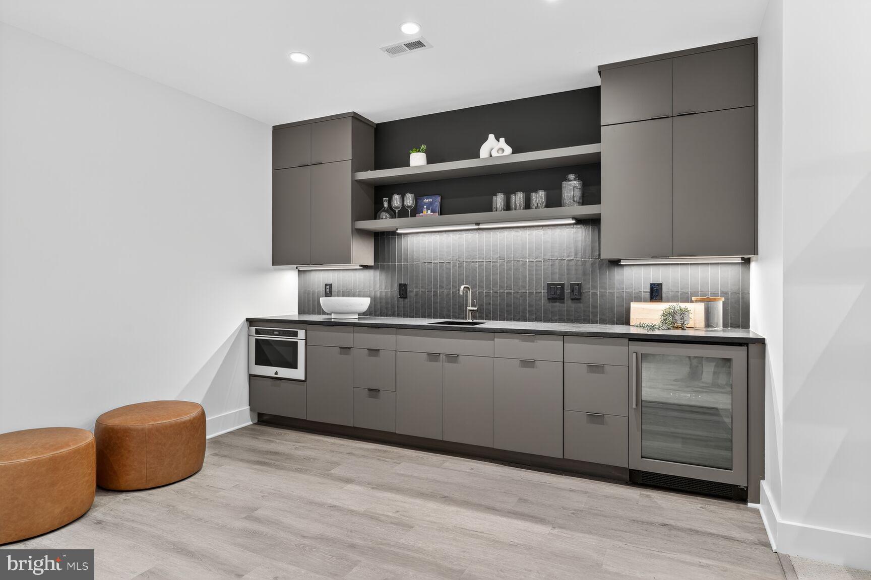 INGLESIDE - Residential