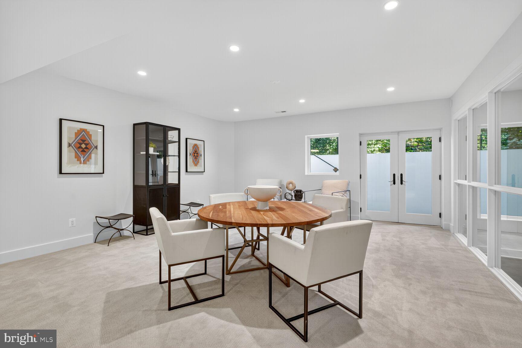 INGLESIDE - Residential