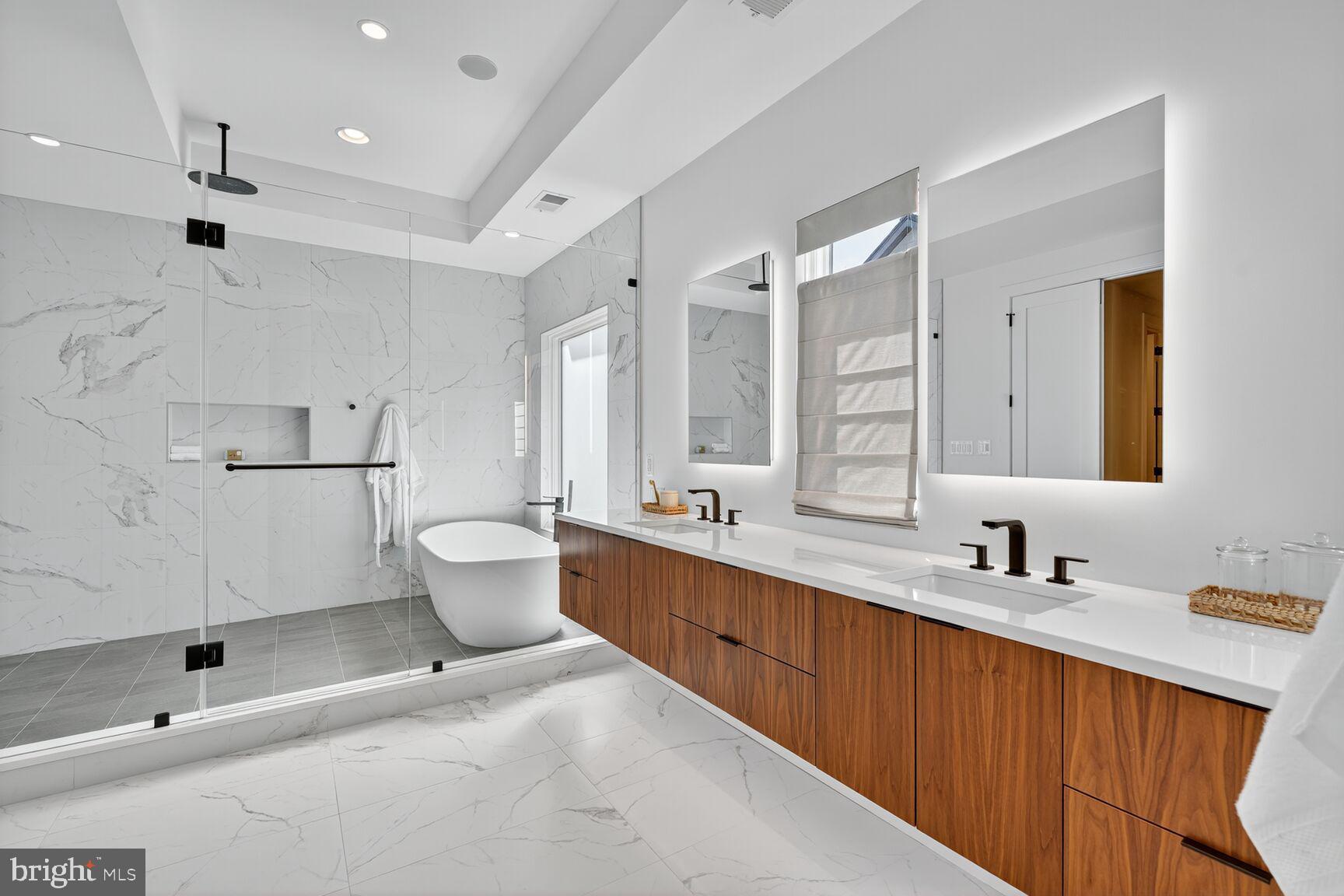 INGLESIDE - Residential