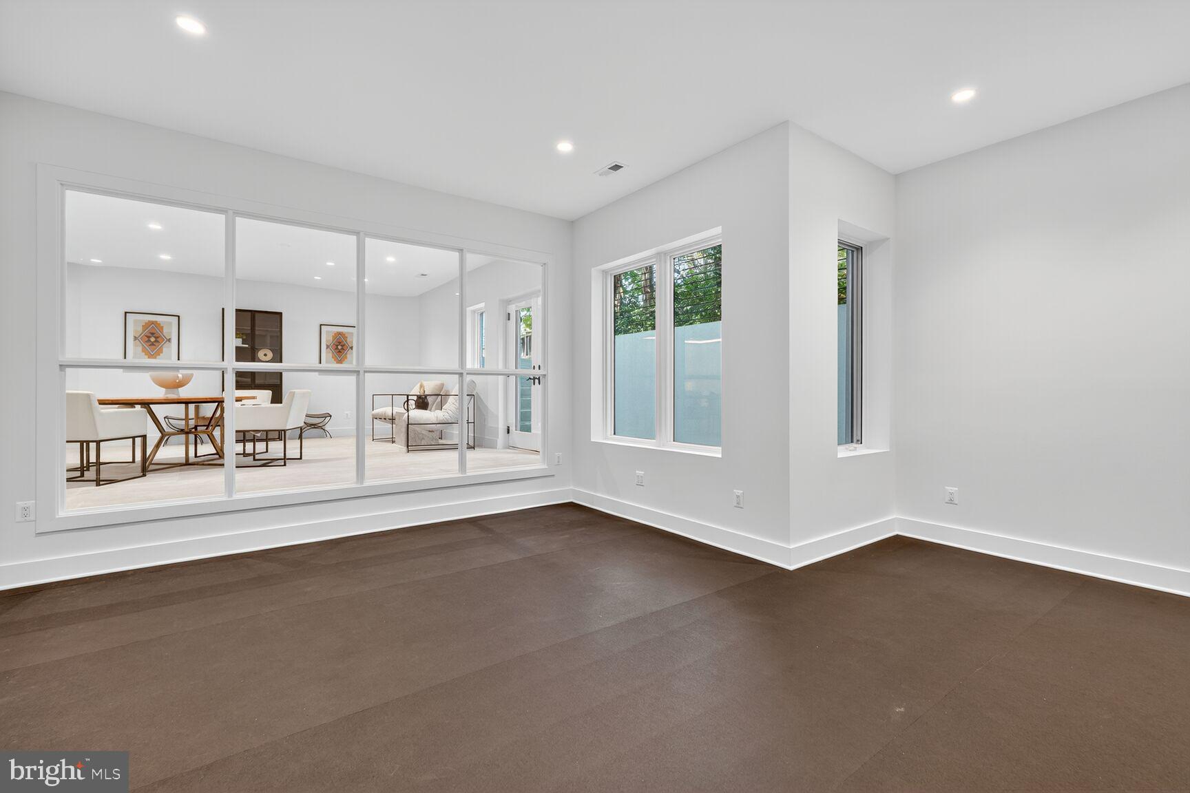 INGLESIDE - Residential