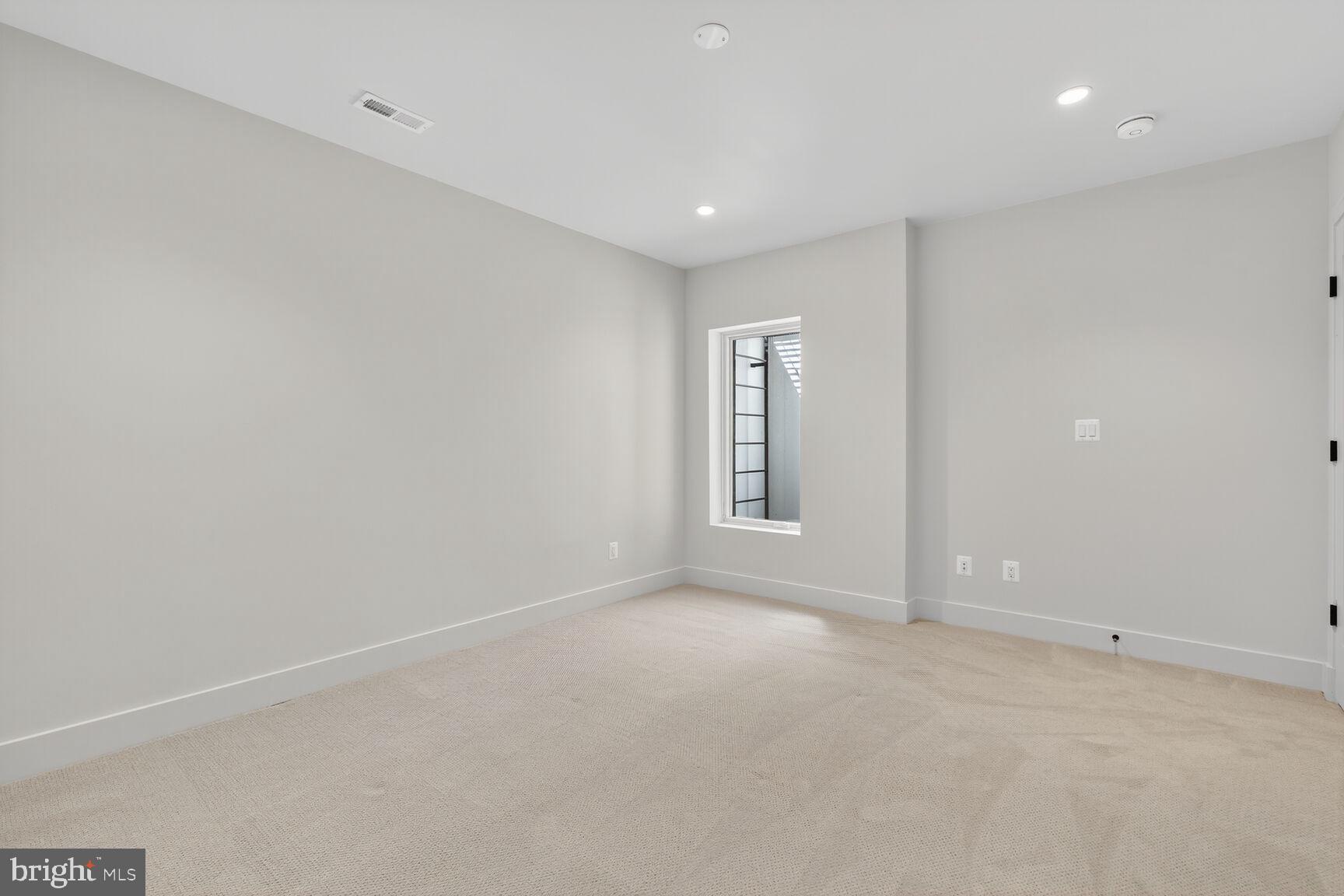 INGLESIDE - Residential