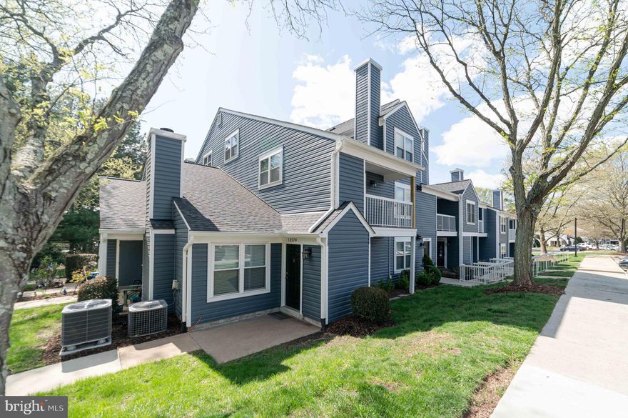 Well maintained 2 level condo in Clifton/Centreville.  Hardwood floor throughout, new windows.   Ample unassigned parking lots. Few minutes to I-66 ,  Near Union Mill shopping center, Starbucks, Panera Bread, H-Mart...restaurants and more.  Condo fee $426.00 per month,-updated.

Extra storage closet nest the 3rd floor bathroom not included with the unit.  May need to be closed.
The seller need 1 month Post-Settlement Occupancy after the settlement.   Condo fee $426.00 per month,-updated.