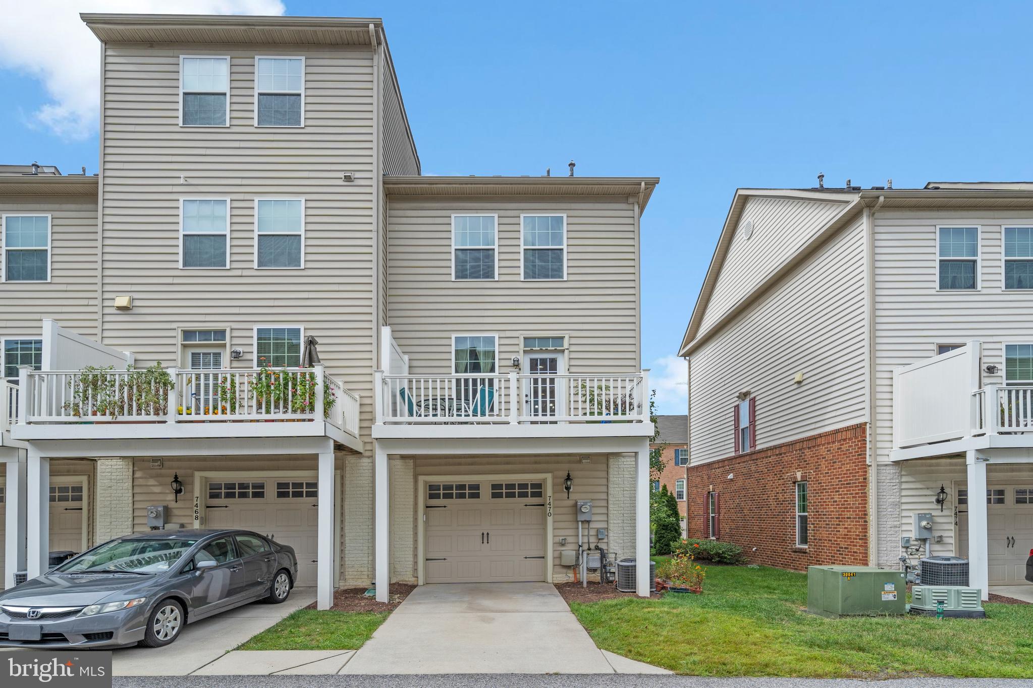 HOWARD SQUARE - Residential Lease