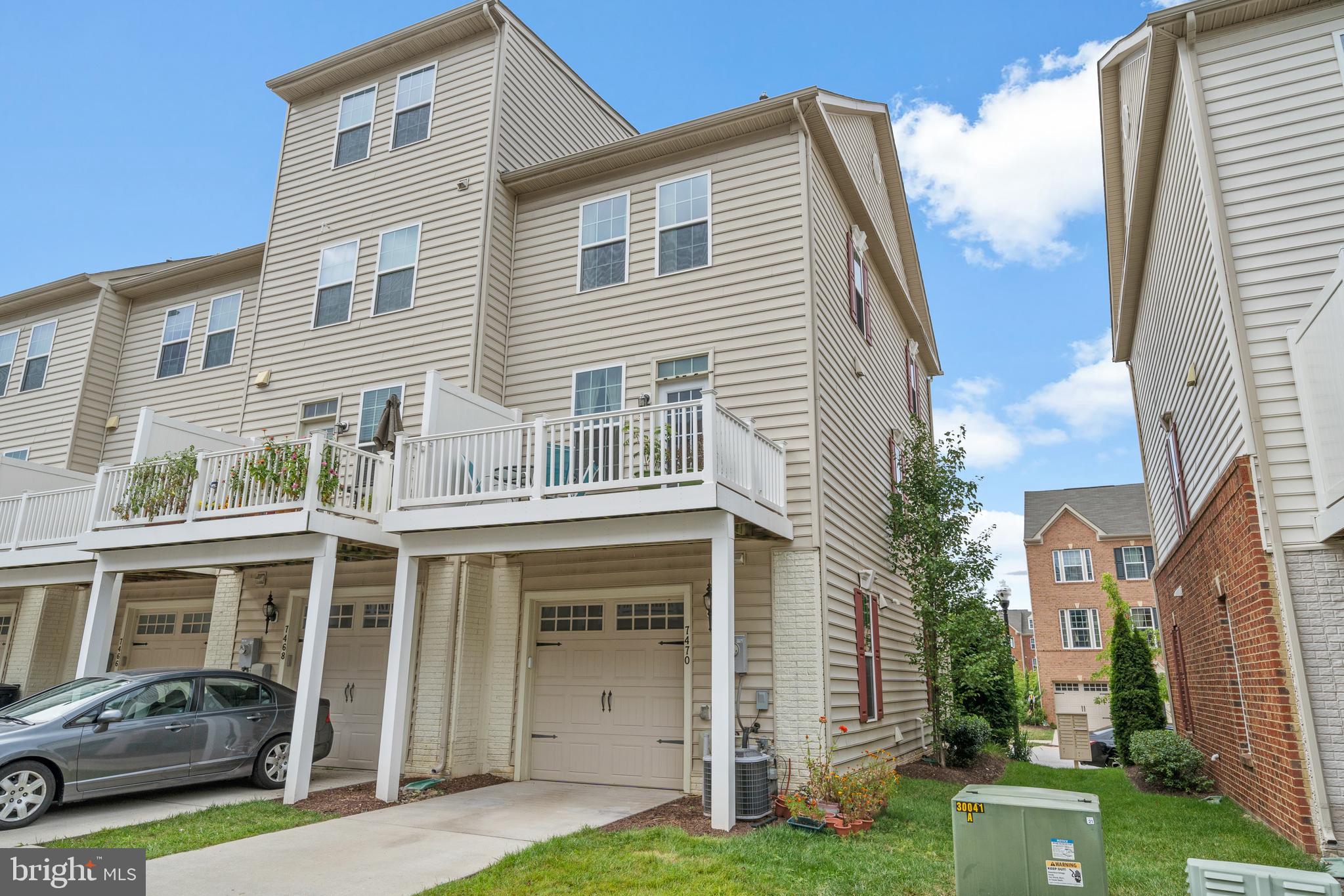 HOWARD SQUARE - Residential Lease