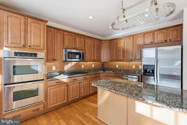 RESERVE AT TYSONS CORNER - Residential Lease