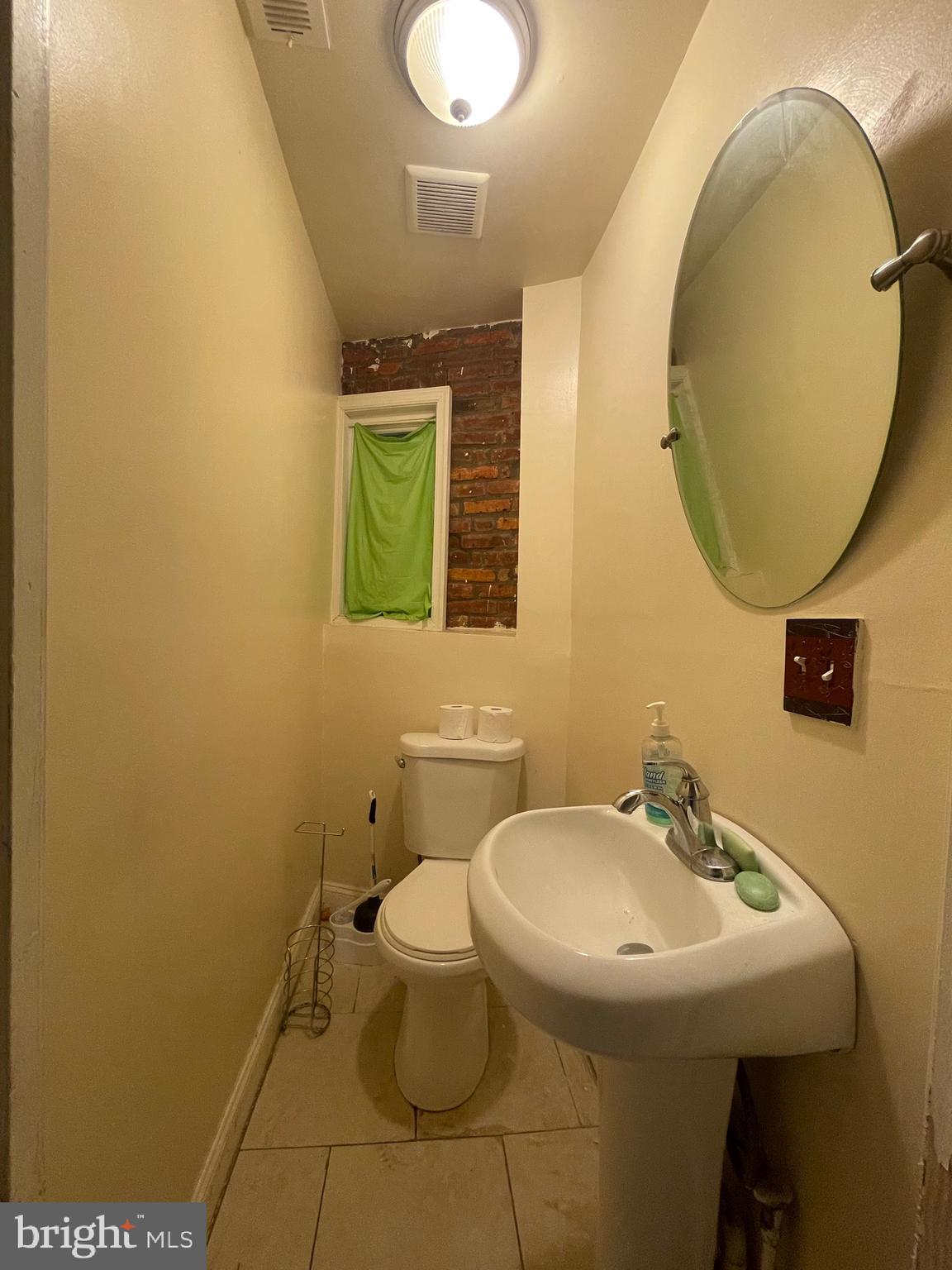 1825 W MULBERRY STREET