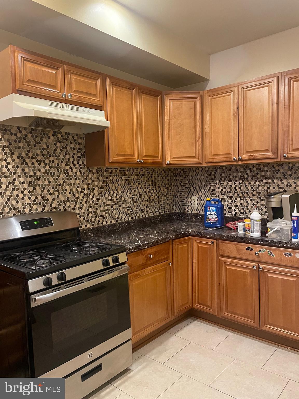 1825 W MULBERRY STREET