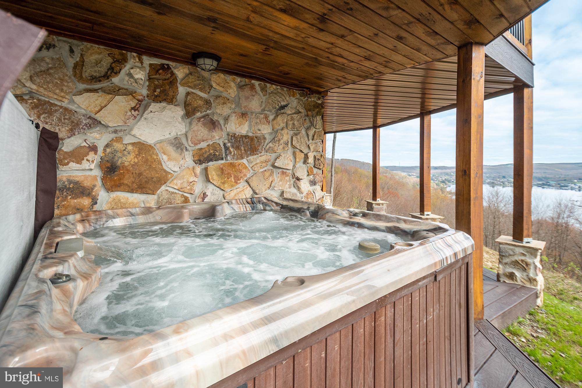 DEEP CREEK HIGHLANDS - Residential