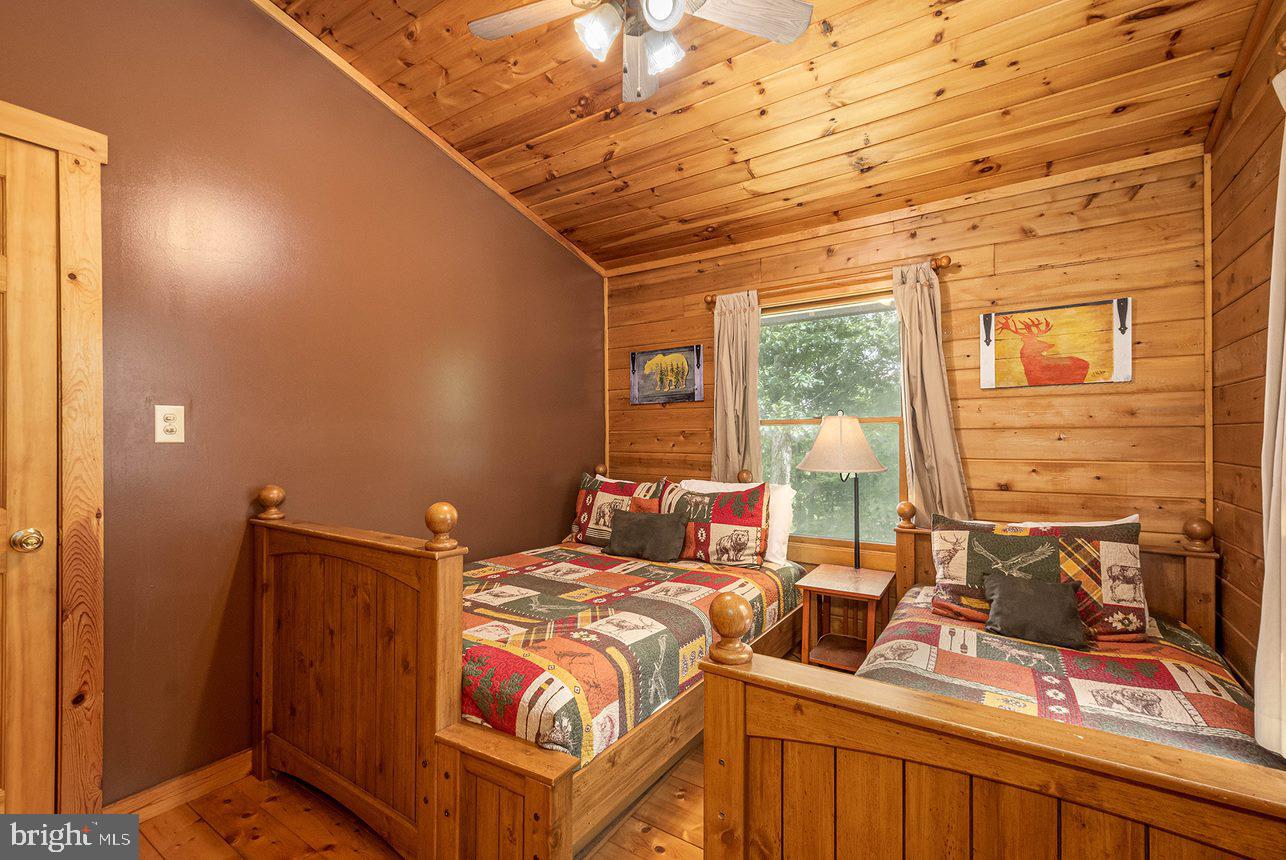 DEEP CREEK HIGHLANDS - Residential