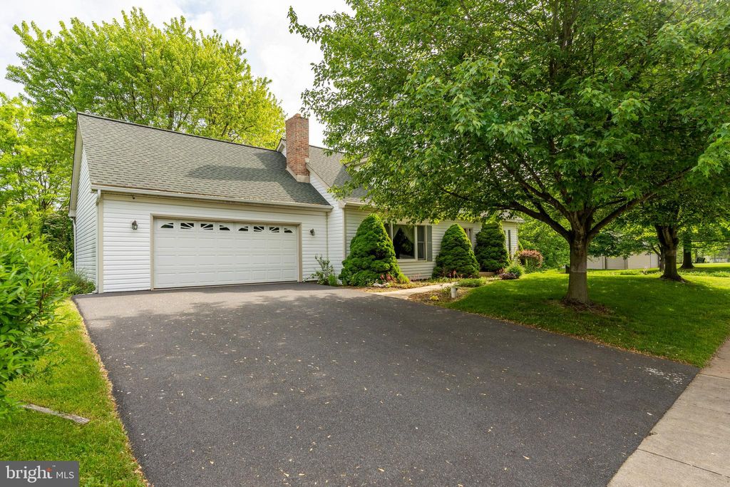 Photo of 222 ELSIE LN, DENVER, PA 17517 (MLS # PALA2035324)