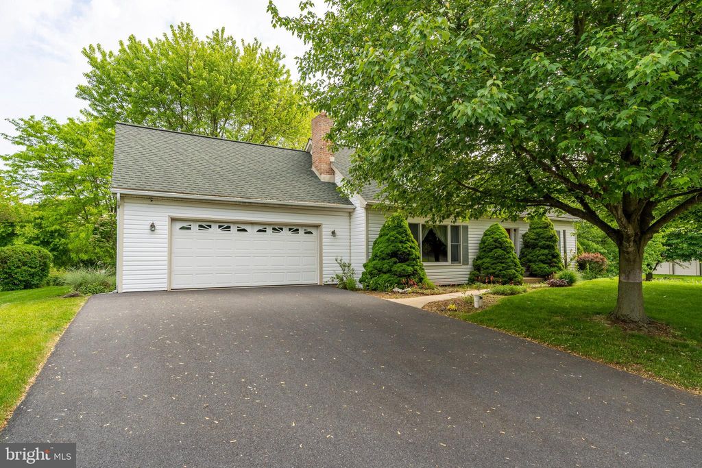 Photo of 222 ELSIE LN, DENVER, PA 17517 (MLS # PALA2035324)