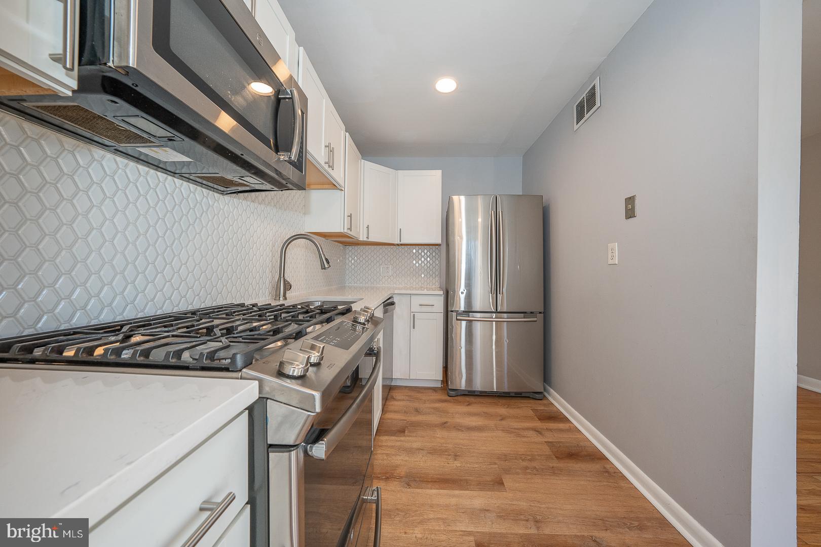 WALNUT HILL - Residential