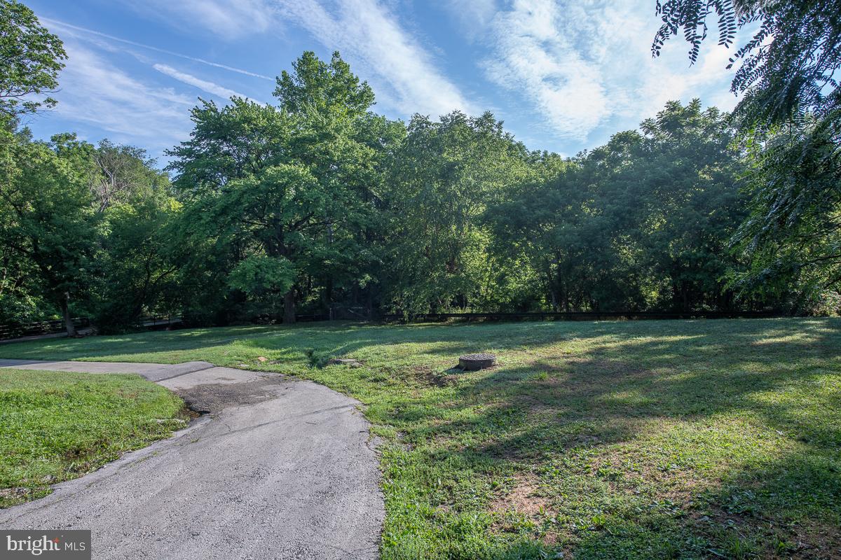 WALNUT HILL - Residential