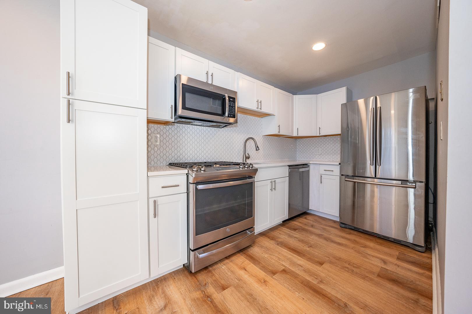 WALNUT HILL - Residential