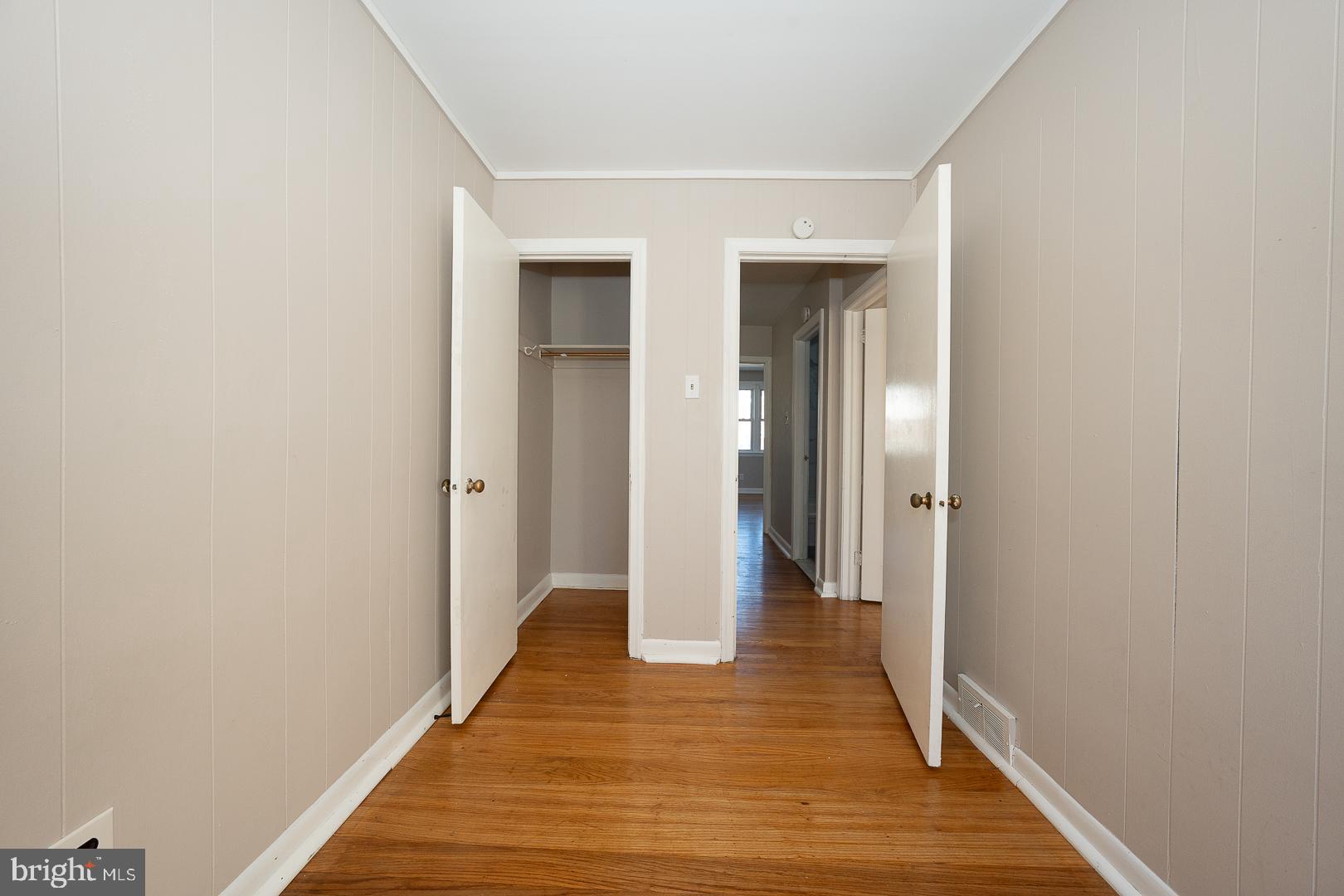 WALNUT HILL - Residential