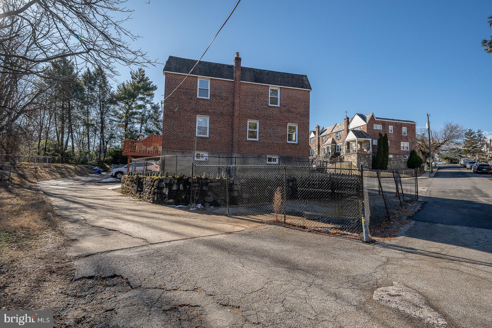 WALNUT HILL - Residential