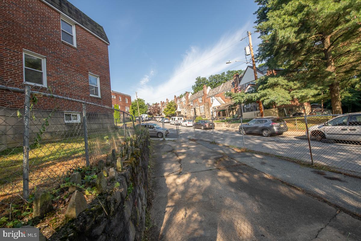 WALNUT HILL - Residential