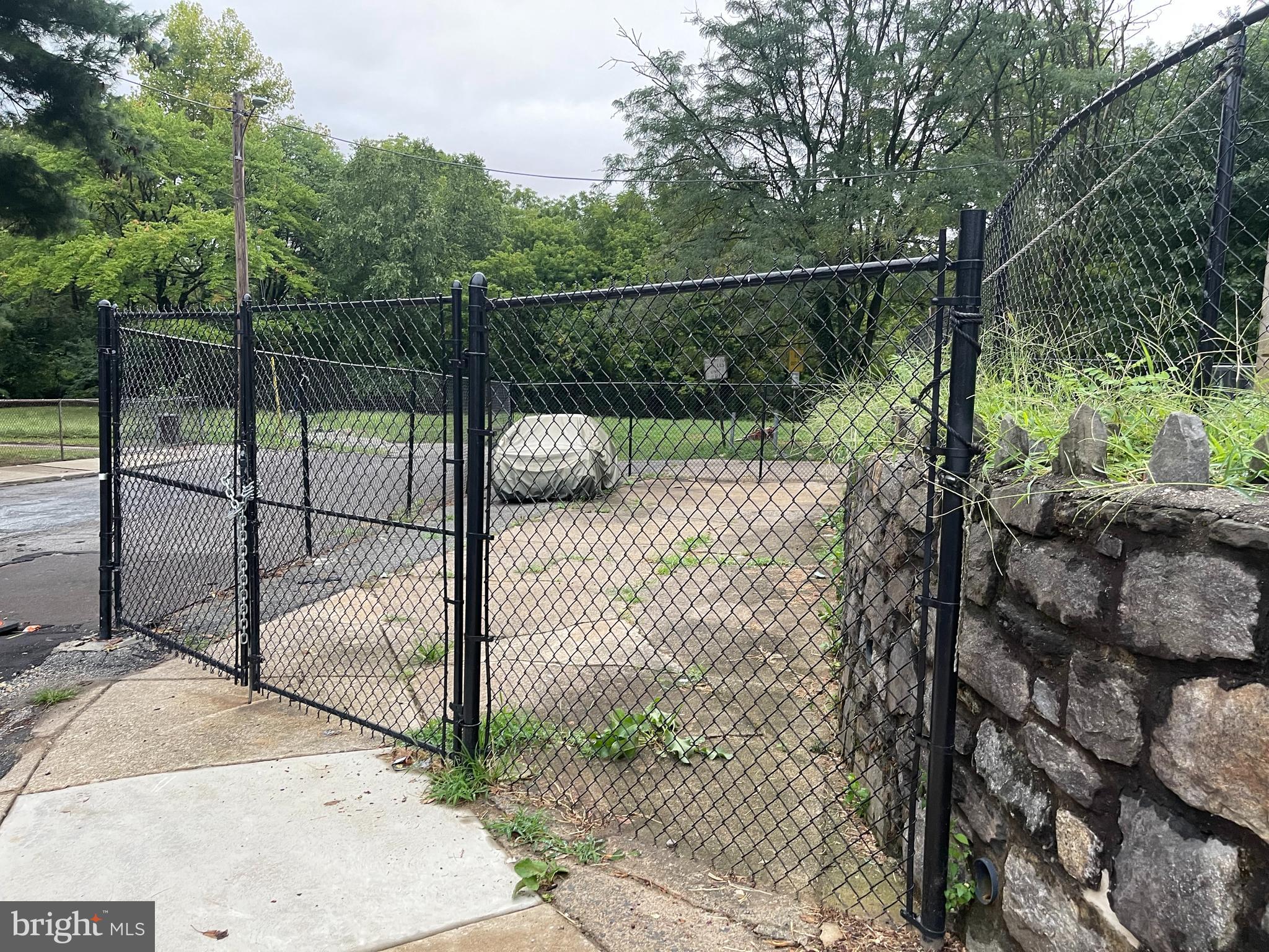 WALNUT HILL - Residential