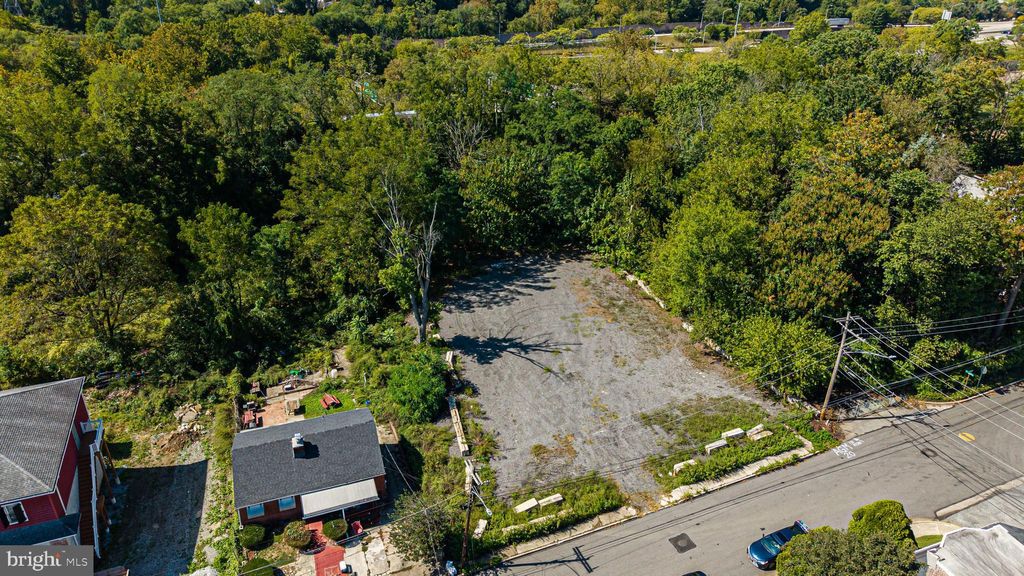 Photo of 115 Youngs Avenue, CRUM LYNNE, PA 19022 (MLS # PADE2100258)