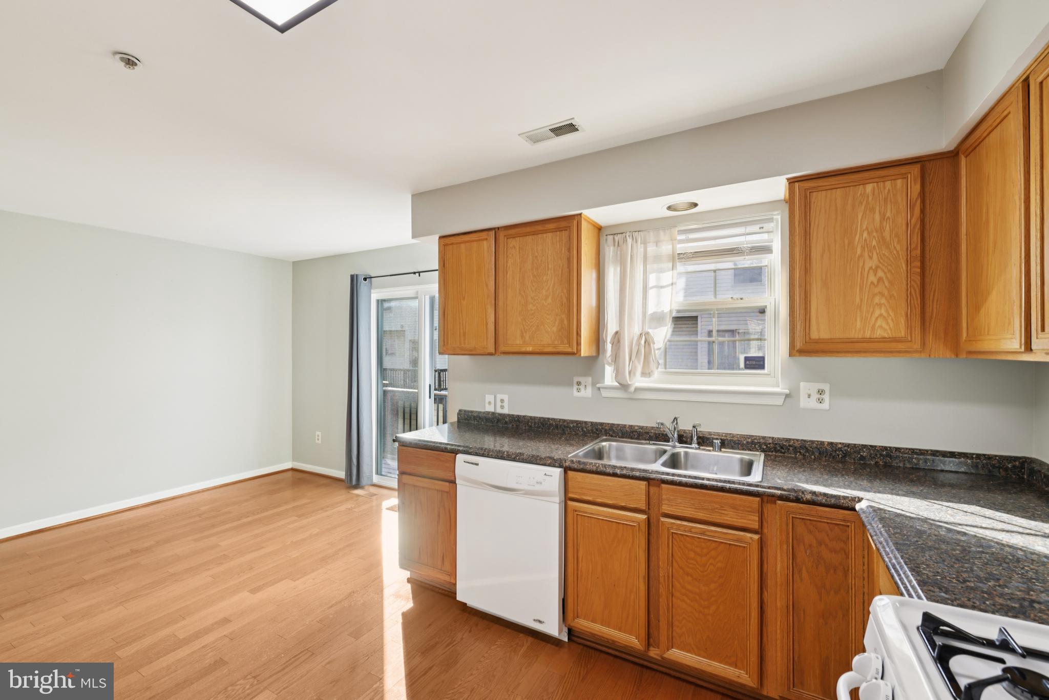 CROMWELL FOUNTAIN - Residential