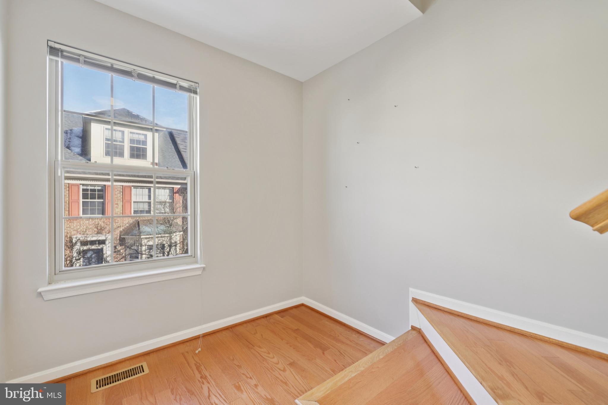 CROMWELL FOUNTAIN - Residential