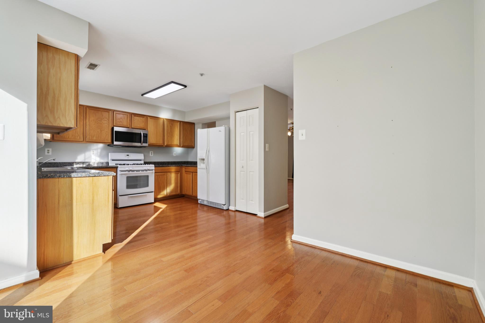 CROMWELL FOUNTAIN - Residential