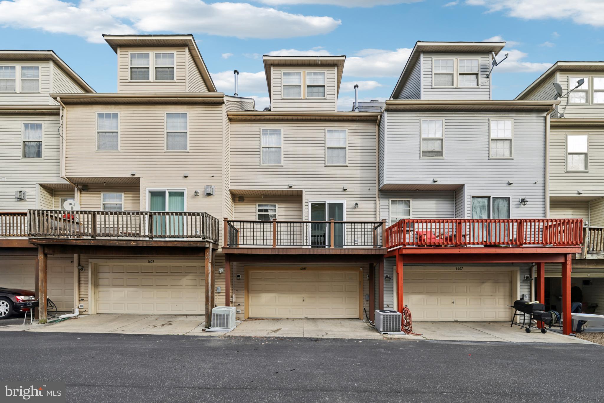 CROMWELL FOUNTAIN - Residential