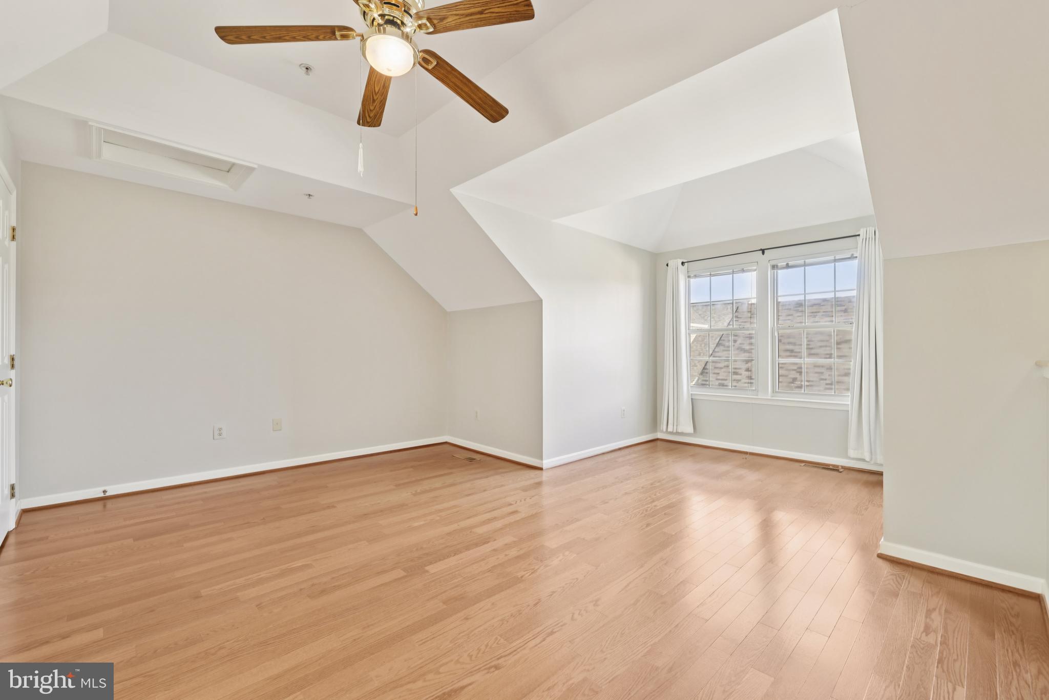 CROMWELL FOUNTAIN - Residential