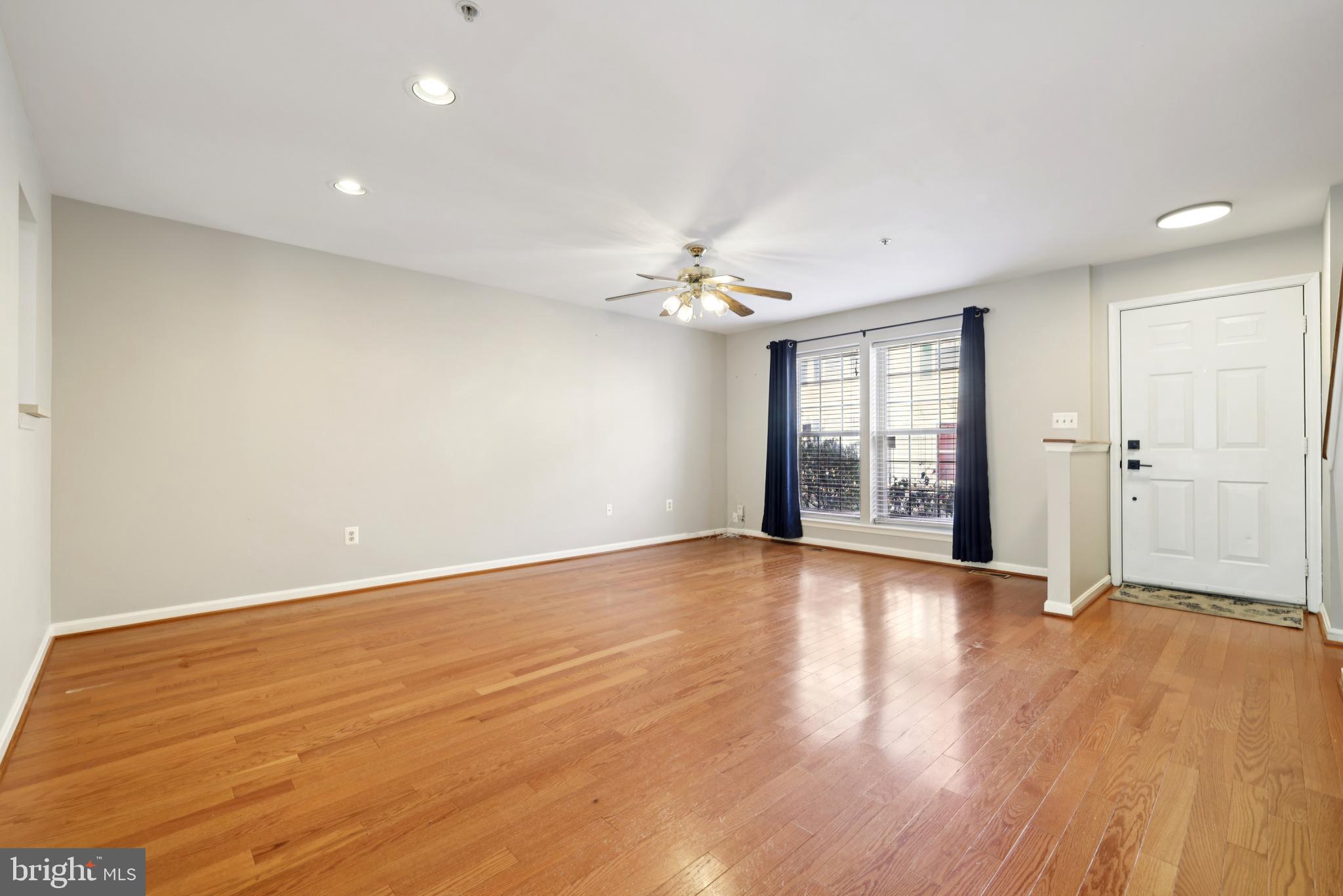 CROMWELL FOUNTAIN - Residential