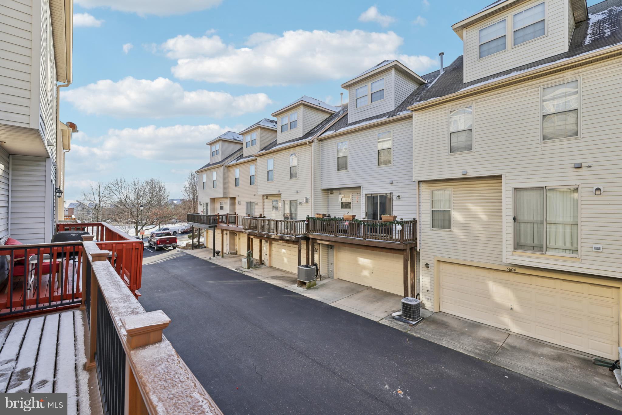 CROMWELL FOUNTAIN - Residential