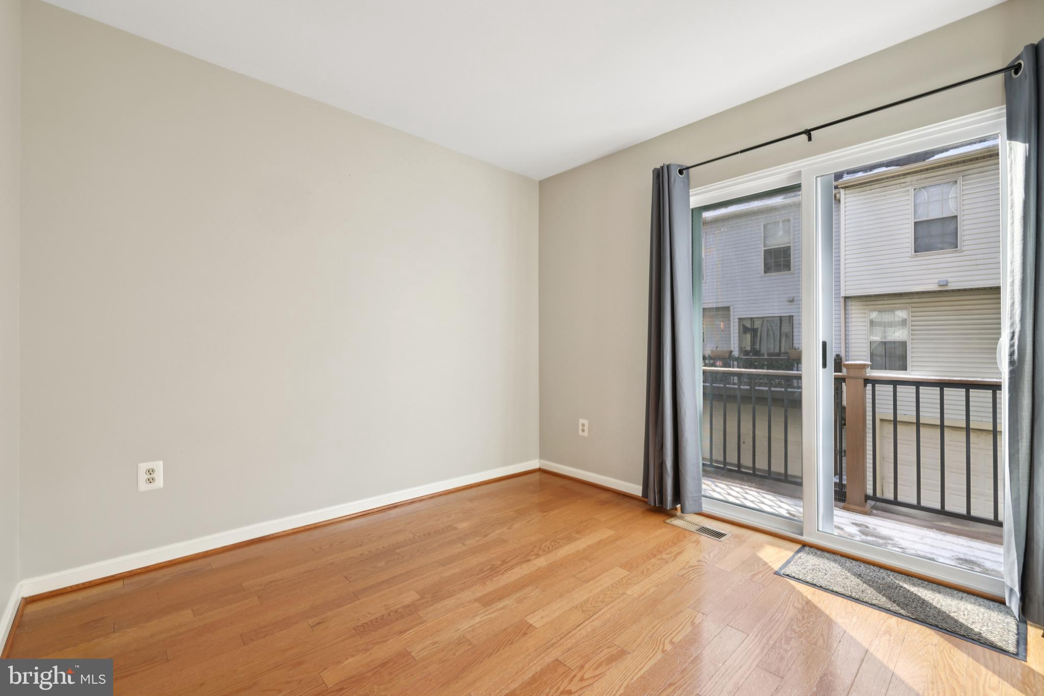 CROMWELL FOUNTAIN - Residential