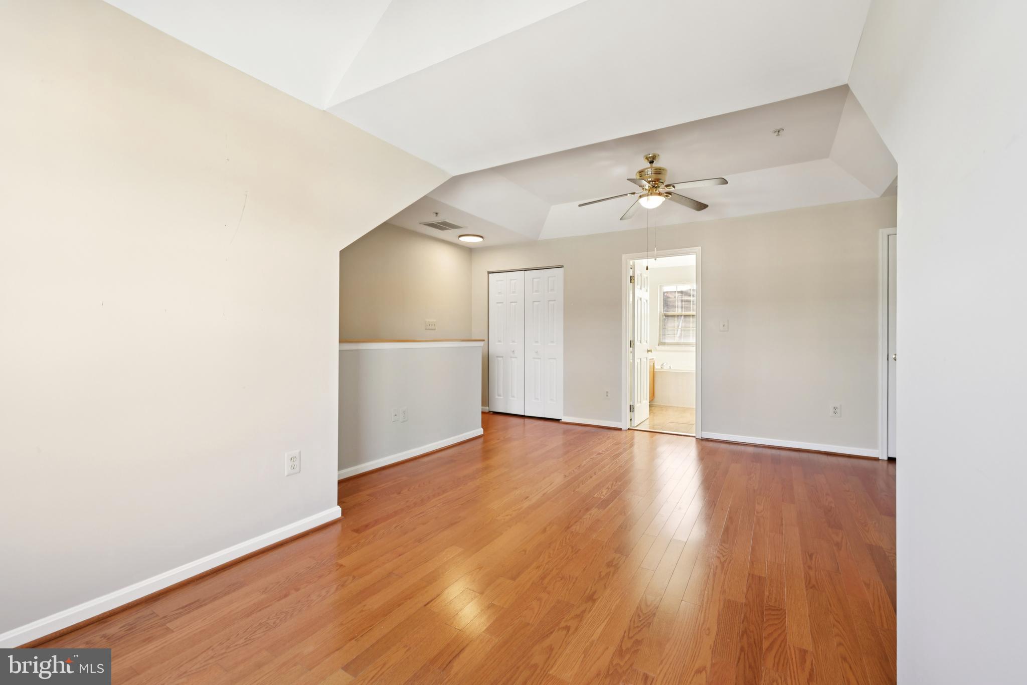 CROMWELL FOUNTAIN - Residential