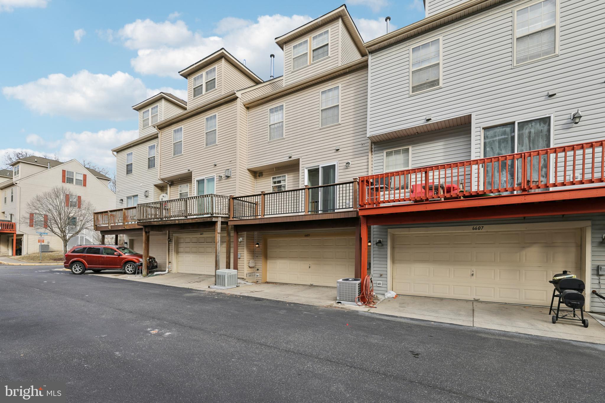 CROMWELL FOUNTAIN - Residential