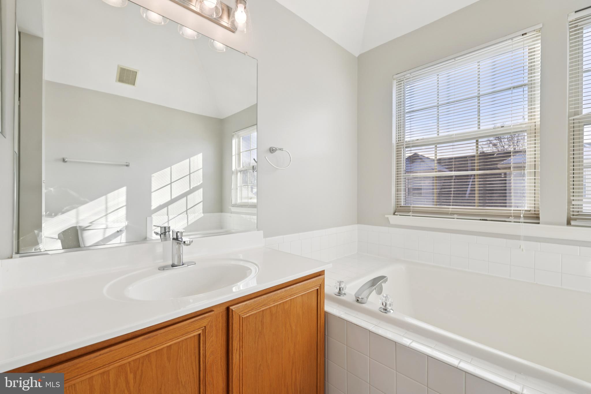 CROMWELL FOUNTAIN - Residential