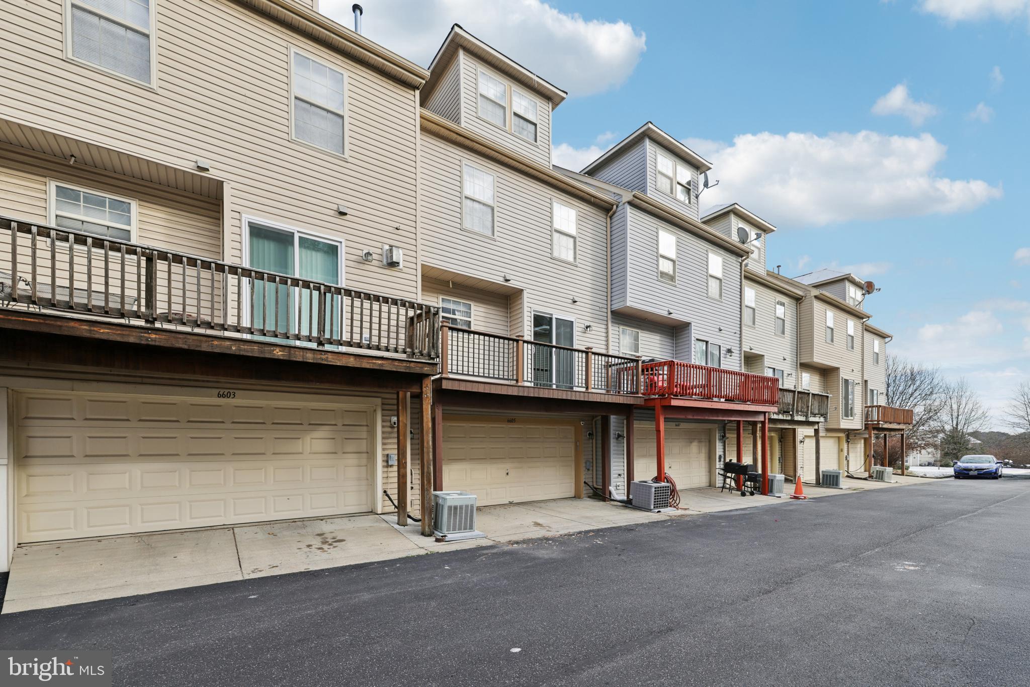 CROMWELL FOUNTAIN - Residential