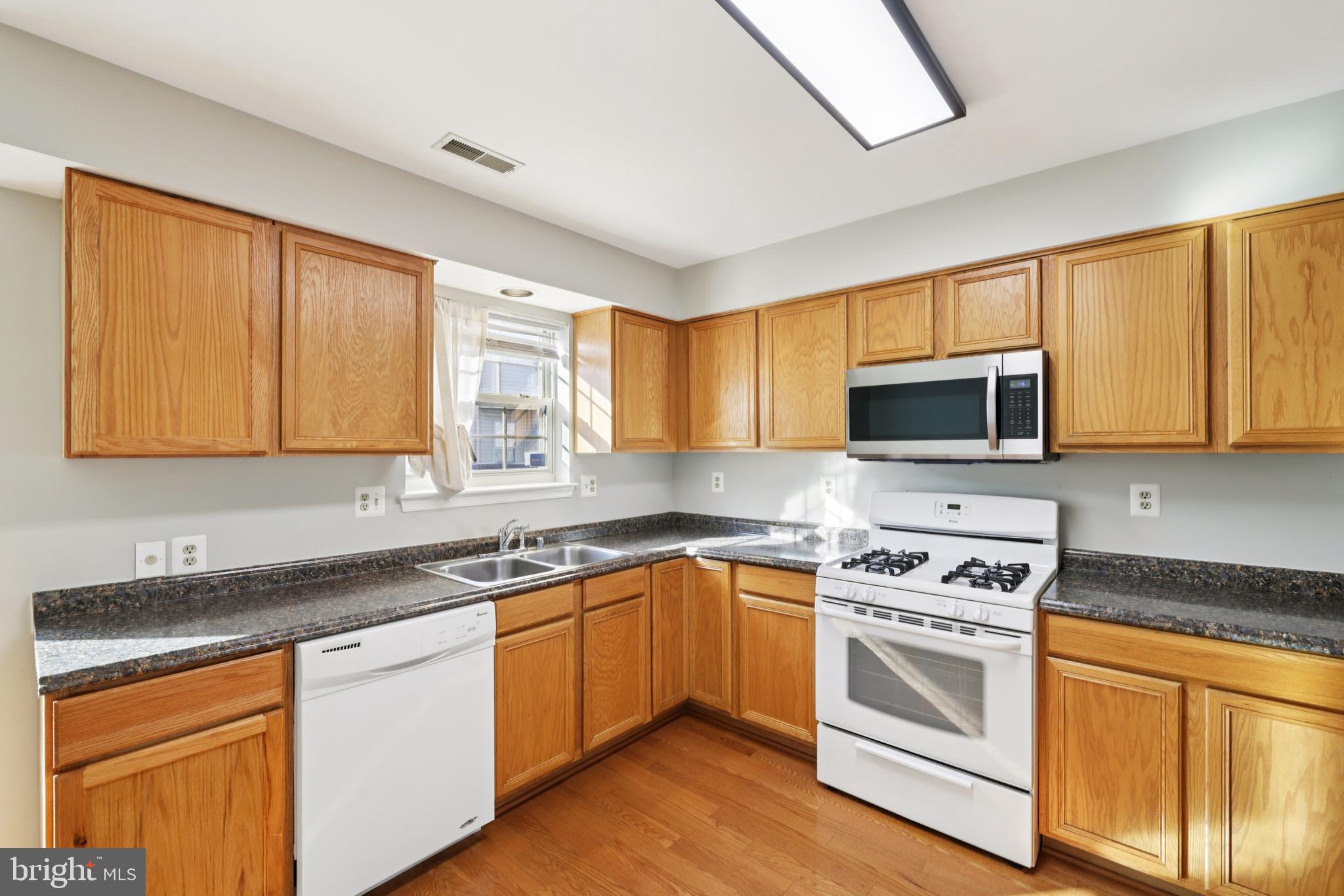 CROMWELL FOUNTAIN - Residential