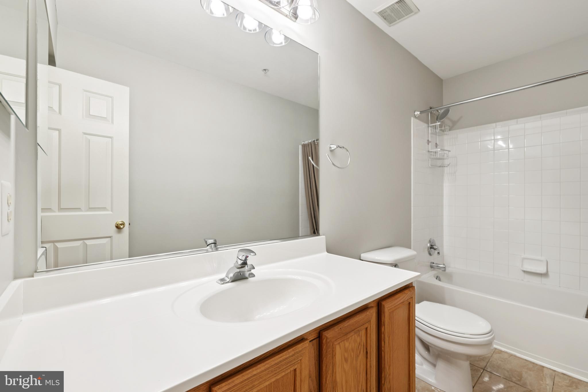 CROMWELL FOUNTAIN - Residential