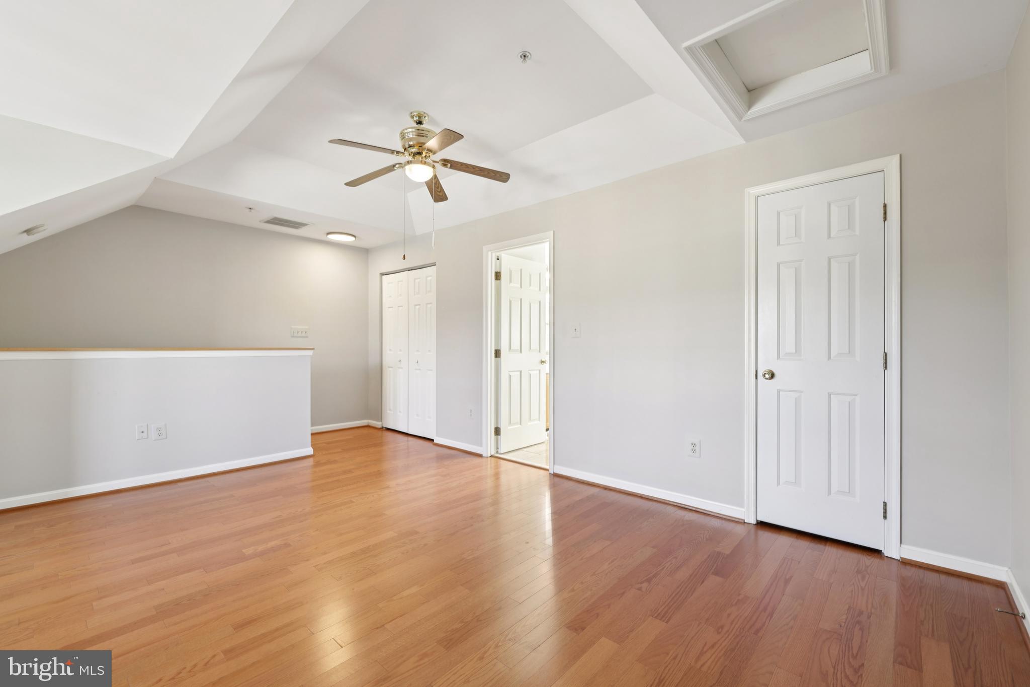 CROMWELL FOUNTAIN - Residential