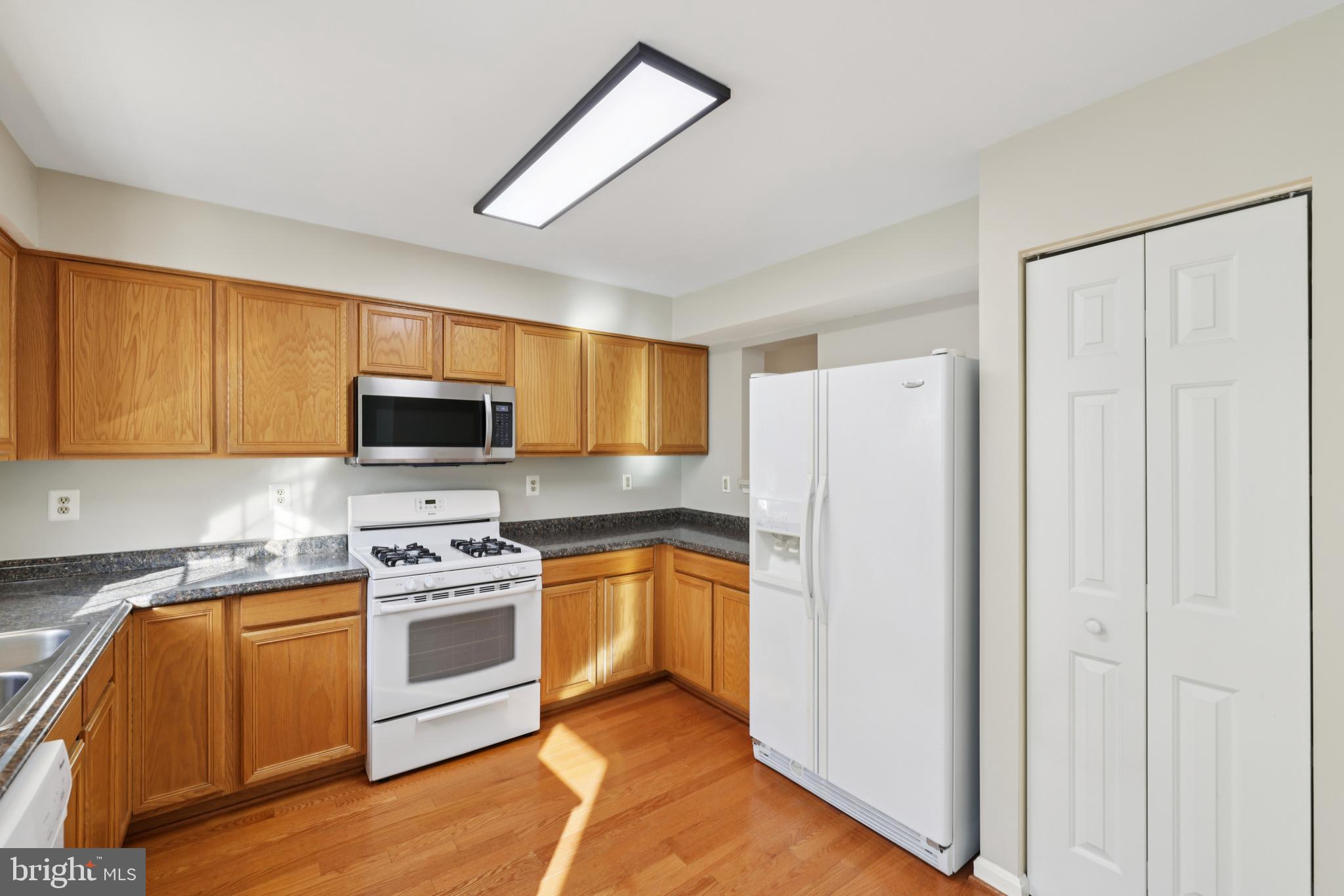 CROMWELL FOUNTAIN - Residential