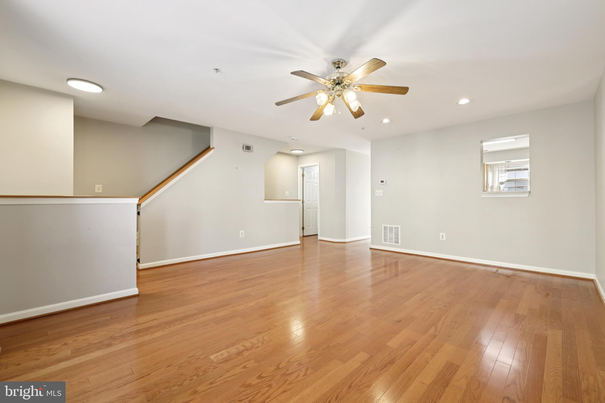 CROMWELL FOUNTAIN - Residential