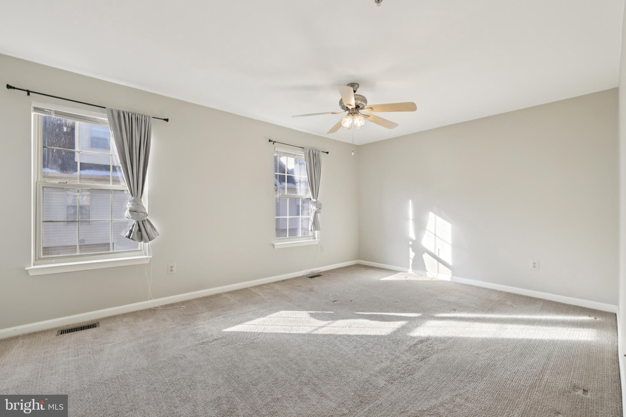 CROMWELL FOUNTAIN - Residential