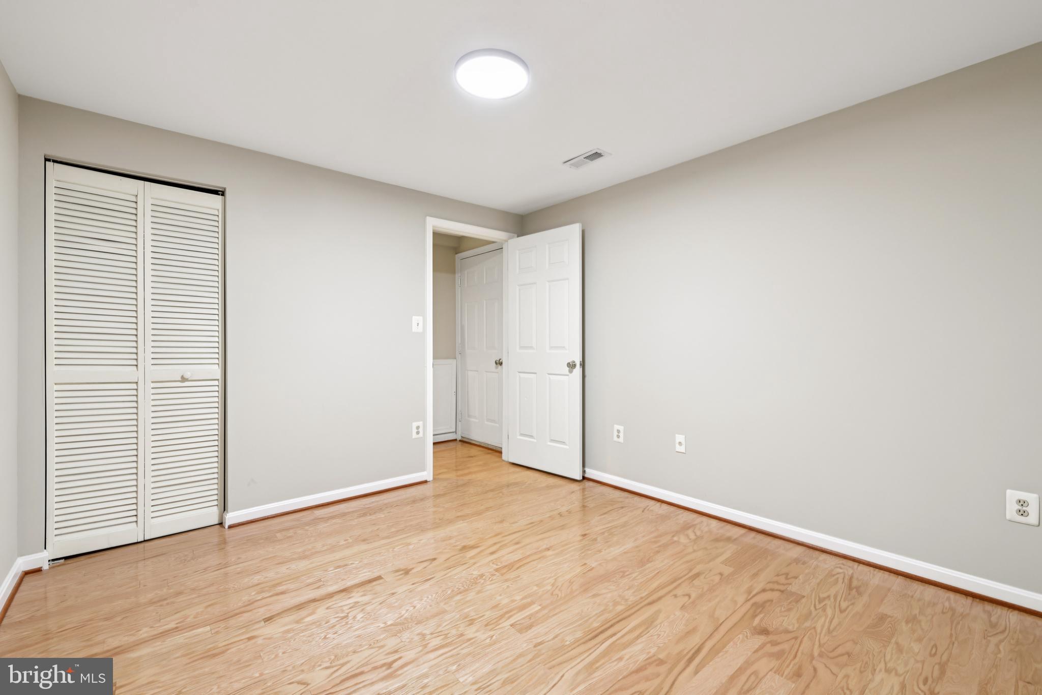 CROMWELL FOUNTAIN - Residential