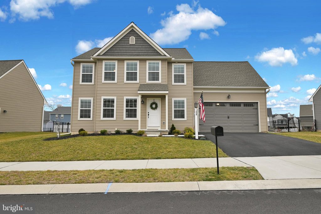 Photo of 806 WESTBROOKE DR, ELIZABETHTOWN, PA 17022 (MLS # PALA2031058)