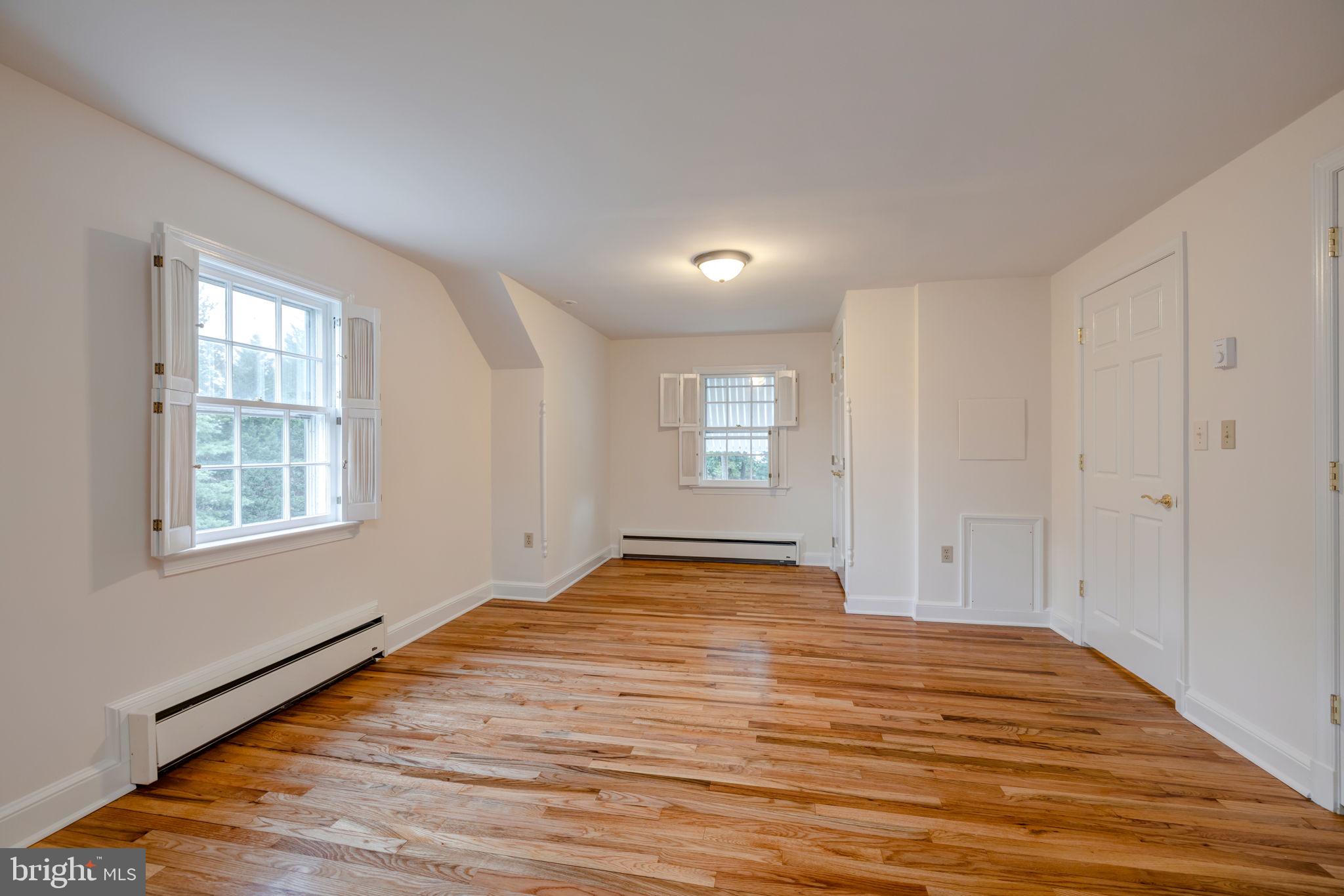 AUTUMN CHASE HUNT - Residential Lease