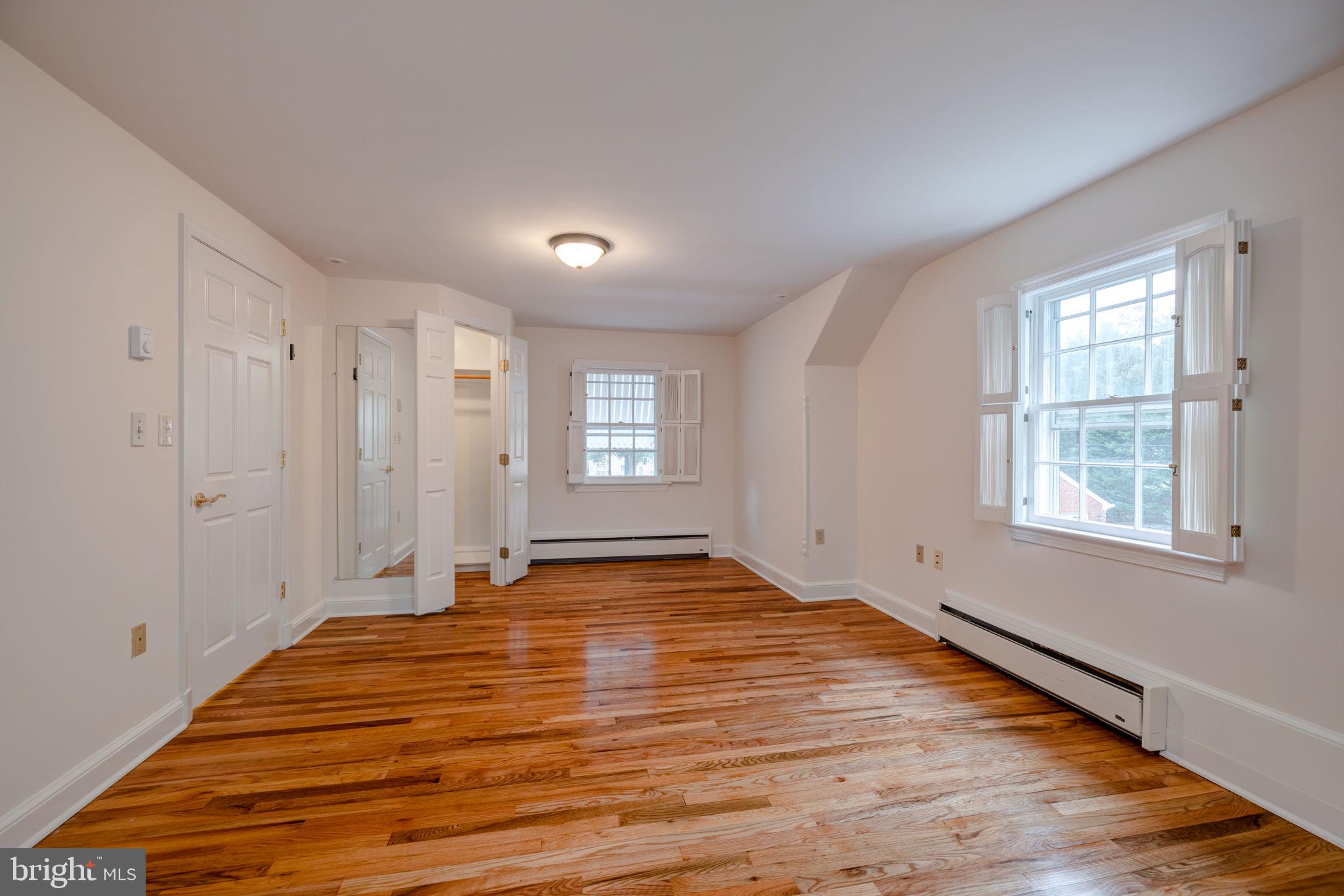 AUTUMN CHASE HUNT - Residential Lease