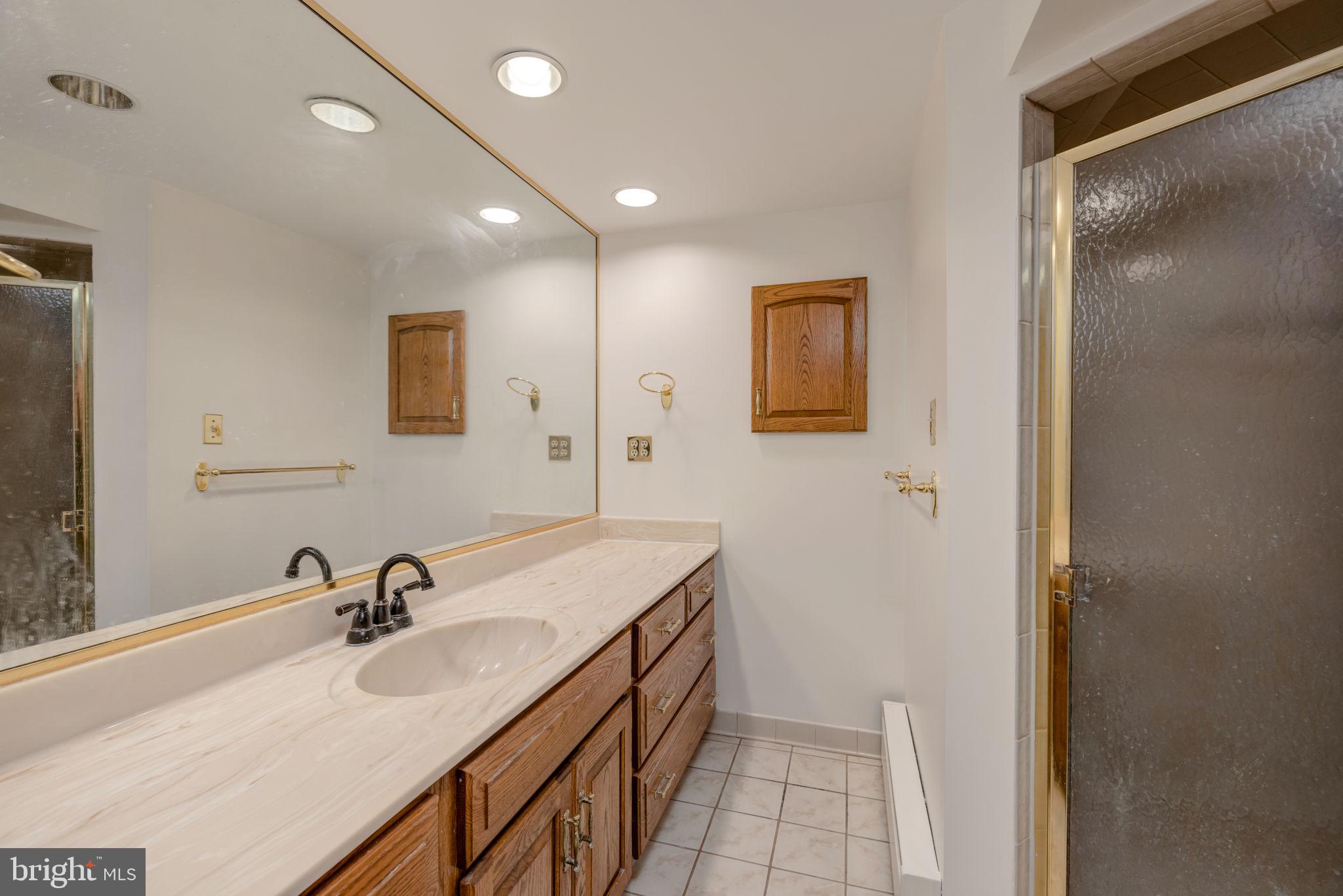 AUTUMN CHASE HUNT - Residential Lease